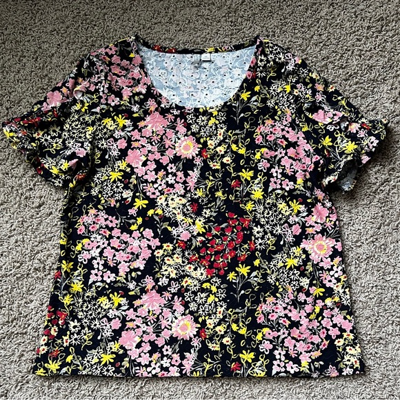 Textured Eyelet Floral Top - Picture 2 of 5